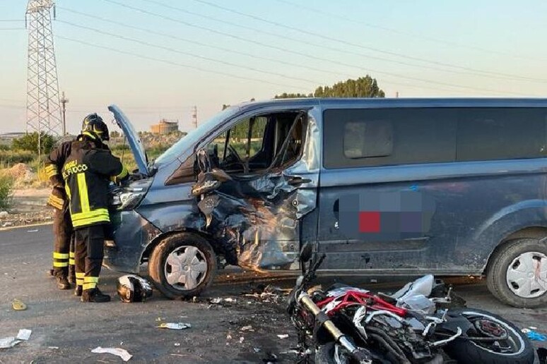 Francia24 édition du soir : Attentat de Trappes un mort et des blessés graves, les grands distributeurs contre le gouvernement pour les prix, Starlink de nouveau opérationnel pour l’Ukraine et toutes les autres actualités | 24 octobre 2026